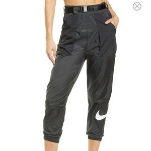 Nike’s Loose Pants